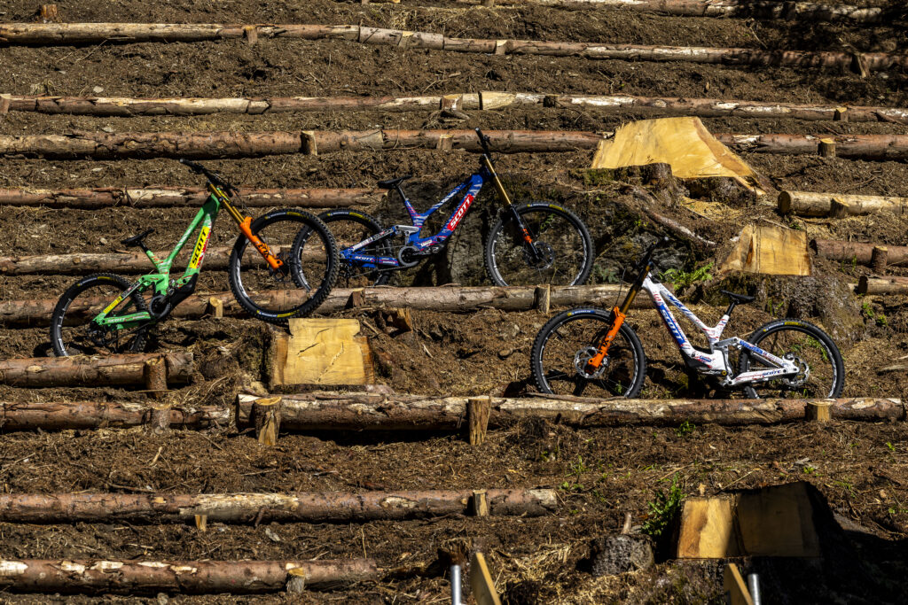 scott dh factory worlds champery 2025 bike photo by jey crunch 2025 09 03 worldchamps champery crunch724 low 1743